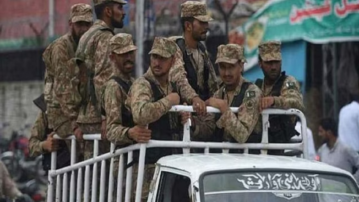 राजनीतिक घमासान से जूझ रहे पाकिस्तान से आया बड़ा बयान, लागू हो सकता है सैन्य कानून